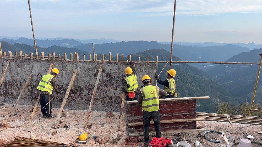 筑路修橋后，群山闊然時 ——劍閣縣下寺至利州區(qū)月壩公路項目（三個石至硝洞埡段）高質(zhì)量建設側(cè)記