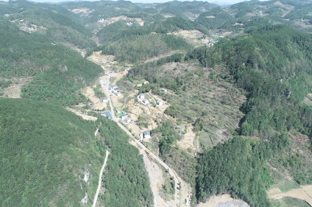 路愈寬，景愈明，可待漫慢行——朝天區(qū)曾家鎮(zhèn)（曾家場(chǎng)鎮(zhèn)至榮樂(lè)養(yǎng)生谷）段道路改建工程建設(shè)側(cè)記